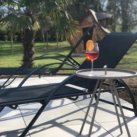 L Esprit Du Clain D Hôtes De Standing Proches Du Futuroscope Golf Et De St Cyr Alojamento de Acomodação e Pequeno-almoço