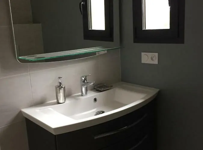 L Esprit Du Clain D Hotes De Standing Proches Du Futuroscope Golf Et De St Cyr 4* Naintre