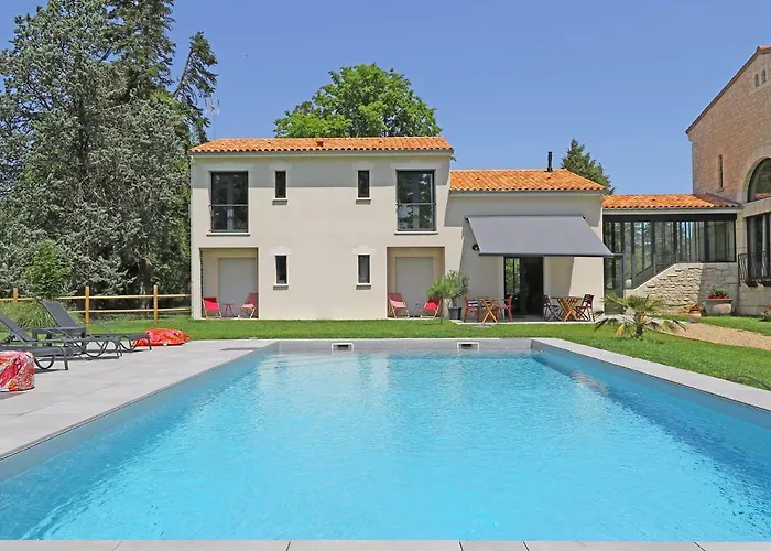 Bed and breakfast L Esprit Du Clain D Hotes De Standing Proches Du Futuroscope Golf Et De St Cyr 4*